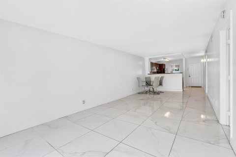 Купить кондоминиум в Помпано-Бич, Флорида 3 комнаты, 83.98м2, № 2268138 - фото 16