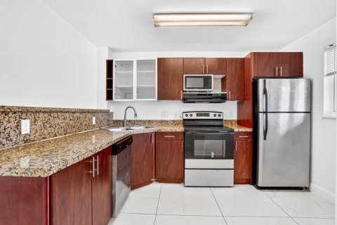 Купить кондоминиум в Помпано-Бич, Флорида 3 комнаты, 83.98м2, № 2268138 - фото 4