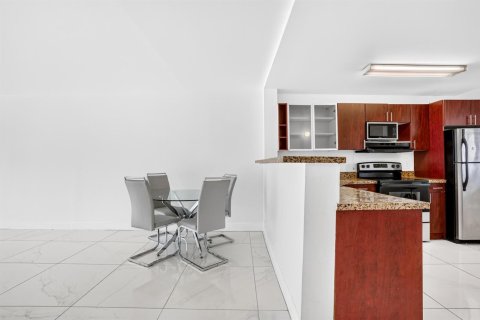 Купить кондоминиум в Помпано-Бич, Флорида 3 комнаты, 83.98м2, № 2268138 - фото 10