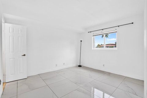 Купить кондоминиум в Помпано-Бич, Флорида 3 комнаты, 83.98м2, № 2268138 - фото 20