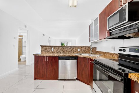 Купить кондоминиум в Помпано-Бич, Флорида 3 комнаты, 83.98м2, № 2268138 - фото 6