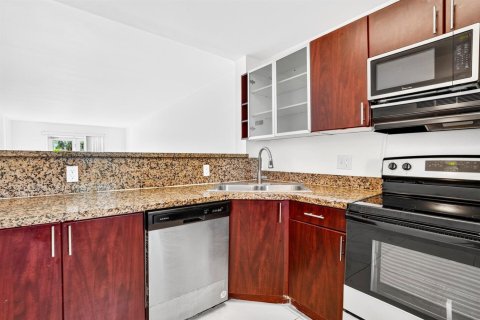 Купить кондоминиум в Помпано-Бич, Флорида 3 комнаты, 83.98м2, № 2268138 - фото 7