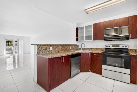 Купить кондоминиум в Помпано-Бич, Флорида 3 комнаты, 83.98м2, № 2268138 - фото 8