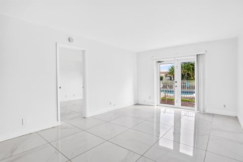 Купить кондоминиум в Помпано-Бич, Флорида 3 комнаты, 83.98м2, № 2268138 - фото 15