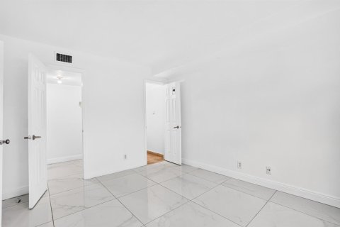 Купить кондоминиум в Помпано-Бич, Флорида 3 комнаты, 83.98м2, № 2268138 - фото 21