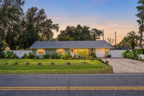 House in Ocala, Florida 3 bedrooms, 128.95 sq.m. № 2400230