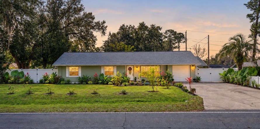House in Ocala, Florida 3 bedrooms, 128.95 sq.m. № 2400230