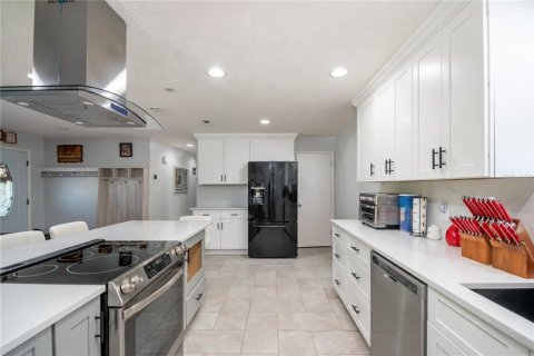 House in Ocala, Florida 3 bedrooms, 128.95 sq.m. № 2400230 - photo 10