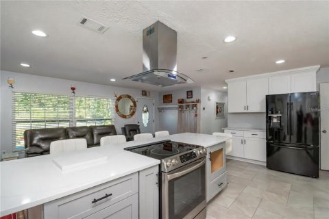 House in Ocala, Florida 3 bedrooms, 128.95 sq.m. № 2400230 - photo 8