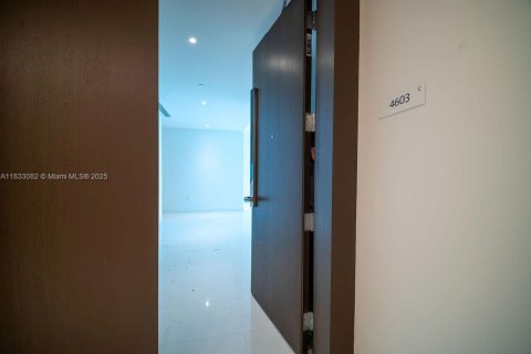 Condominio en venta en Miami, Florida, 3 dormitorios, 285.95 m2 № 1888774 - foto 2