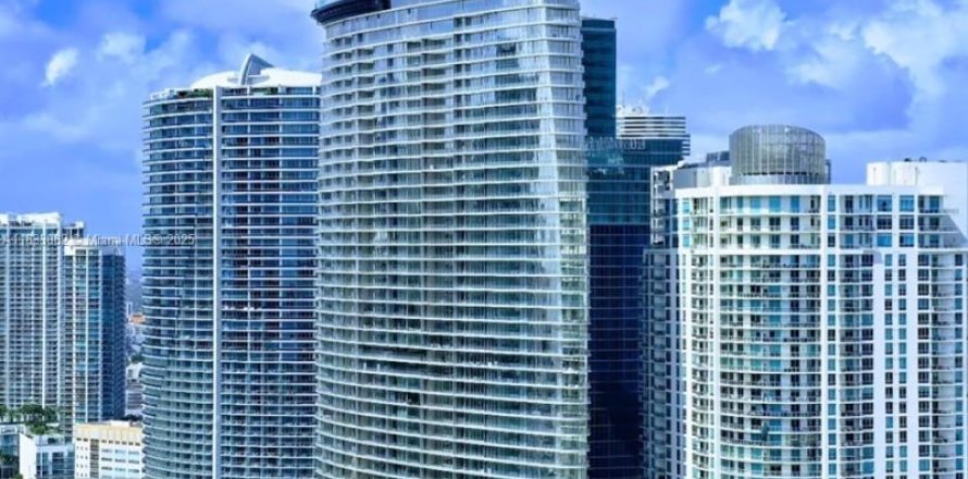 Condominio en Miami, Florida, 3 dormitorios  № 1888774