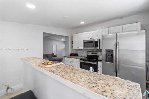 Купить виллу или дом в Вест-Парк, Флорида 3 спальни, 89.93м2, № 2038352 - фото 6