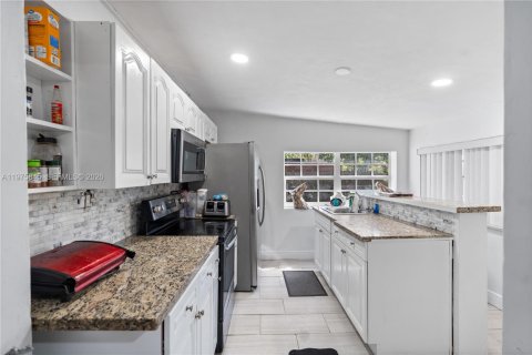 Купить виллу или дом в Вест-Парк, Флорида 3 спальни, 89.93м2, № 2038352 - фото 7