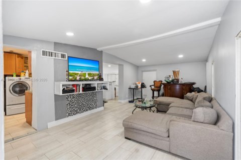 Купить виллу или дом в Вест-Парк, Флорида 3 спальни, 89.93м2, № 2038352 - фото 4