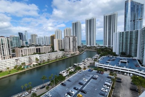 Condo in Sunny Isles Beach, Florida, 1 bedroom  № 2013677 - photo 2