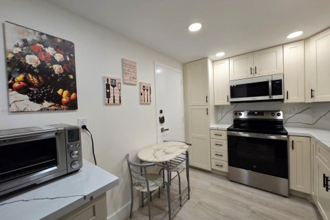 Condo in Sunny Isles Beach, Florida, 1 bedroom  № 2013677 - photo 21