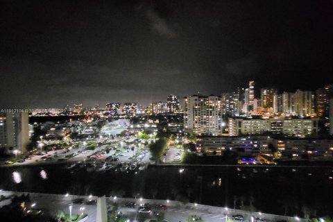 Condo in Sunny Isles Beach, Florida, 1 bedroom  № 2013677 - photo 4