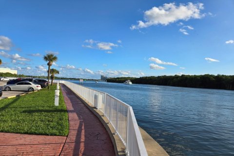 Condo in Sunny Isles Beach, Florida, 1 bedroom  № 2013677 - photo 8