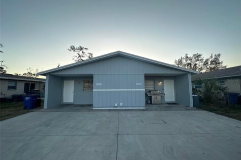 Commercial property in Fort Myers, Florida 4 bedrooms, 160.54 sq.m. № 1765251 - photo 1