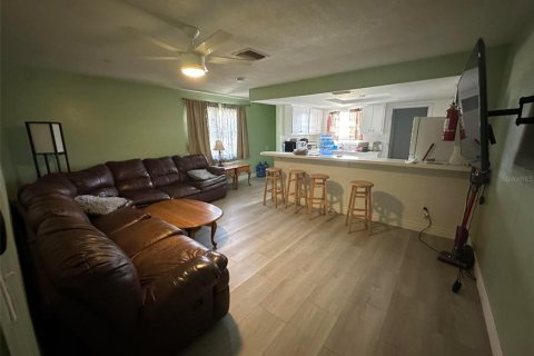 Commercial property in Fort Myers, Florida 4 bedrooms, 160.54 sq.m. № 1765251 - photo 4