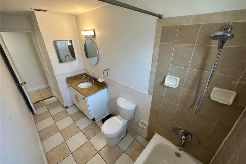 Commercial property in Fort Myers, Florida 4 bedrooms, 160.54 sq.m. № 1765251 - photo 15