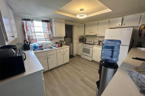 Commercial property in Fort Myers, Florida 4 bedrooms, 160.54 sq.m. № 1765251 - photo 5