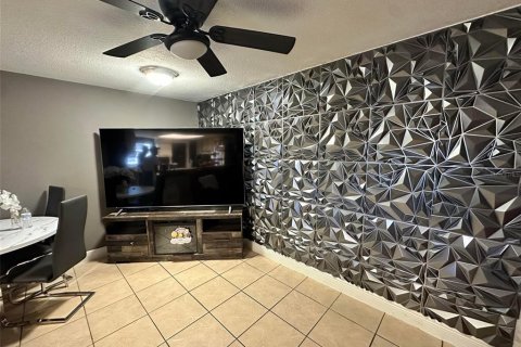 Commercial property in Fort Myers, Florida 4 bedrooms, 160.54 sq.m. № 1765251 - photo 11