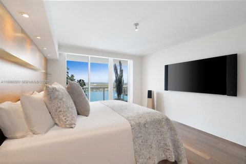 Condo in Miami Beach, Florida, 2 bedrooms  № 2060384 - photo 11