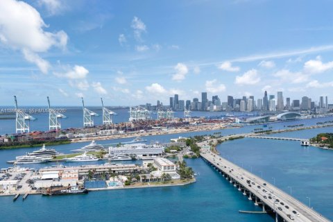 Condo in Miami Beach, Florida, 2 bedrooms  № 2060384 - photo 27