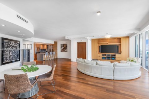 Condo in Miami Beach, Florida, 2 bedrooms  № 2060384 - photo 4