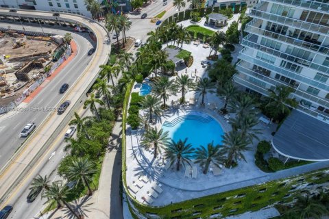 Condo in Miami Beach, Florida, 2 bedrooms  № 2060384 - photo 25