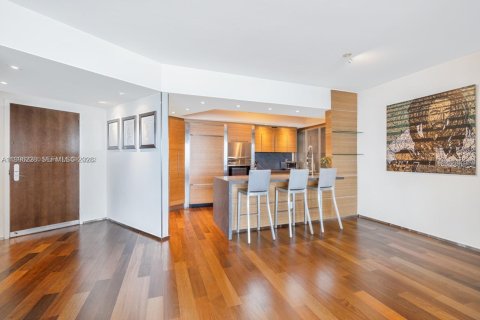 Condo in Miami Beach, Florida, 2 bedrooms  № 2060384 - photo 8