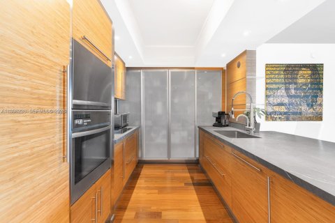 Condo in Miami Beach, Florida, 2 bedrooms  № 2060384 - photo 7