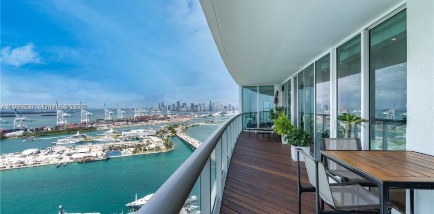 Condo in Miami Beach, Florida, 2 bedrooms  № 2060384
