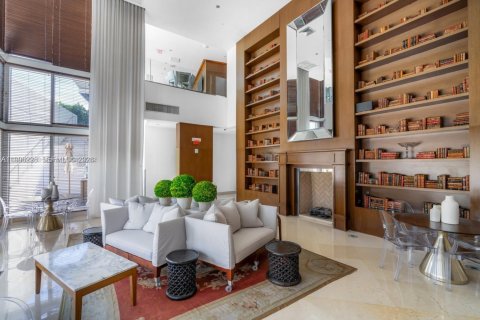 Condo in Miami Beach, Florida, 2 bedrooms  № 2060384 - photo 29