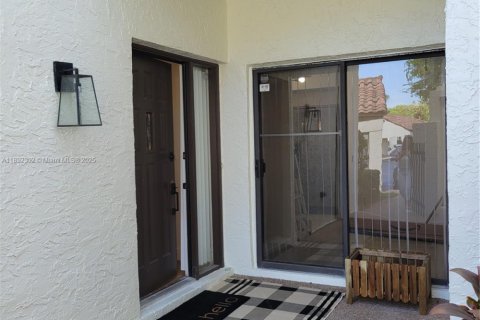 Снять в аренду кондоминиум в Бока-Ратон, Флорида 2 спальни, 115.94м2, № 1944033 - фото 4
