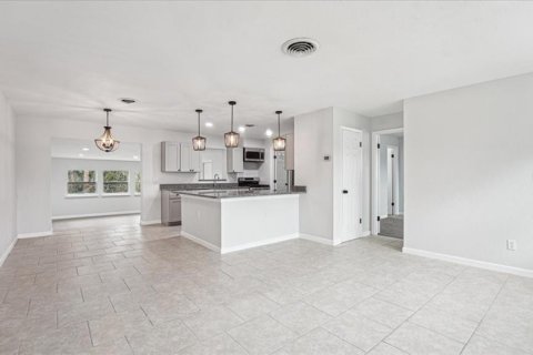 Casa en alquiler en Titusville, Florida, 3 dormitorios, 126.81 m2 № 1876819 - foto 7