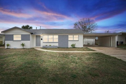 Casa en alquiler en Titusville, Florida, 3 dormitorios, 126.81 m2 № 1876819 - foto 1