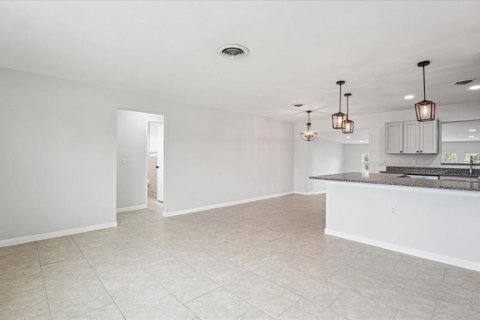 Casa en alquiler en Titusville, Florida, 3 dormitorios, 126.81 m2 № 1876819 - foto 8