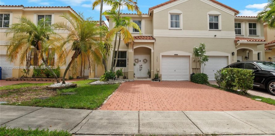 Таунхаус в Мирамар, Флорида 3 спальни, 153.29м2 № 1970392