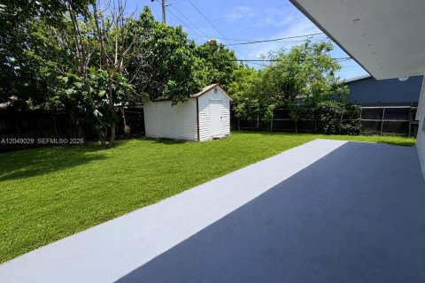 House in Miami Gardens, Florida 4 bedrooms, 150.5 sq.m. № 2254481 - photo 14