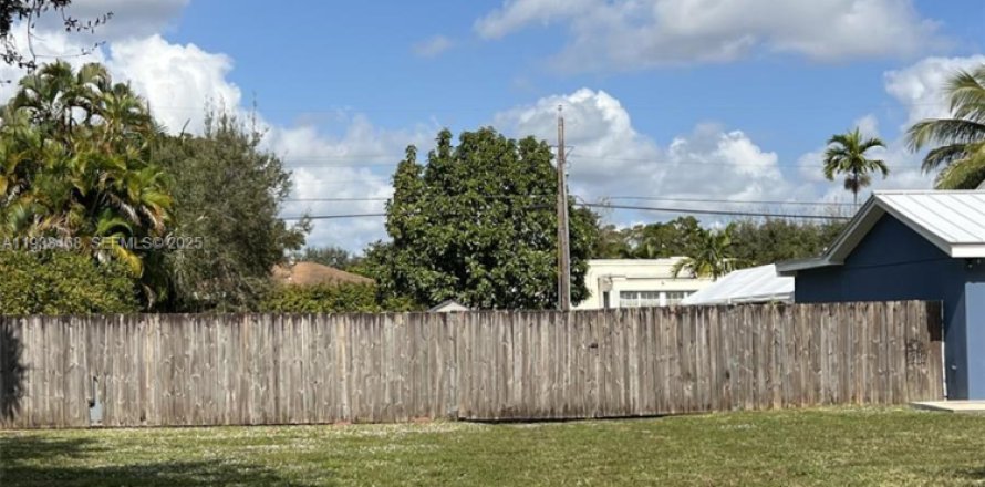 Terrain à Miami Springs, Floride № 1991099