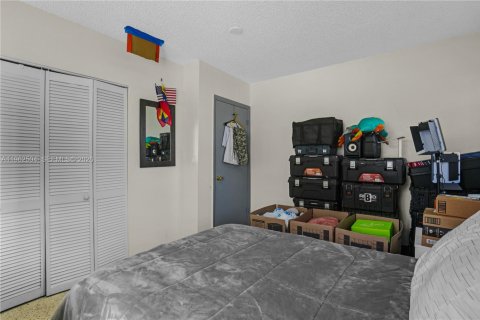 House in Miami, Florida 3 bedrooms, 124.4 sq.m. № 2026158 - photo 20