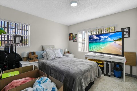 House in Miami, Florida 3 bedrooms, 124.4 sq.m. № 2026158 - photo 18