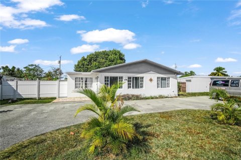 House in Miami, Florida 3 bedrooms, 124.4 sq.m. № 2026158