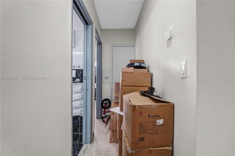 House in Miami, Florida 3 bedrooms, 124.4 sq.m. № 2026158 - photo 23