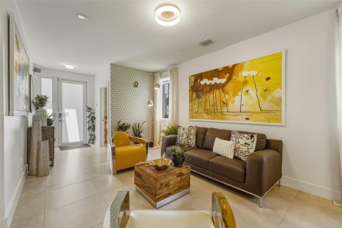 House in Doral, Florida 4 bedrooms, 258.45 sq.m. № 1953650 - photo 13