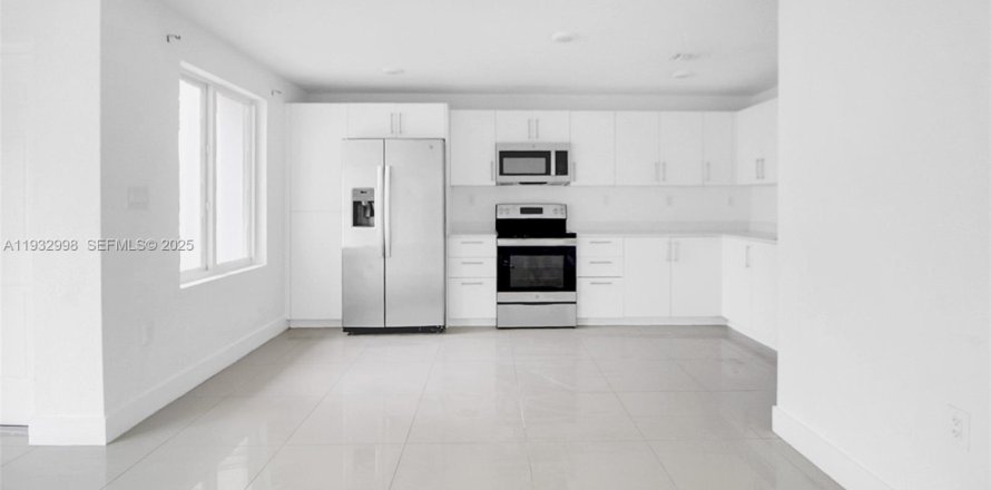 Adosado en Homestead, Florida 4 dormitorios, 129.88 m2 № 2077022