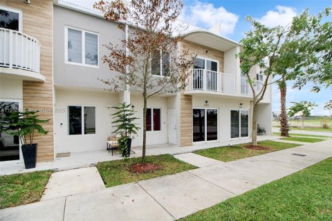 Adosado en alquiler en Homestead, Florida, 4 dormitorios, 129.88 m2 № 2077022 - foto 3