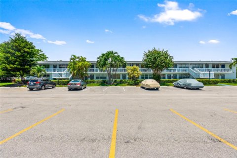 Снять в аренду кондоминиум в Дирфилд-Бич, Флорида 2 спальни, 76.18м2, № 2034171 - фото 8